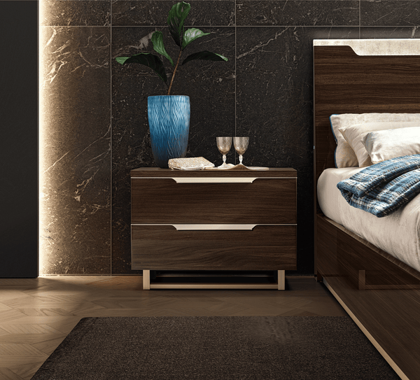 Smart - Classic Wood Nightstand in Patrizio Walnut
