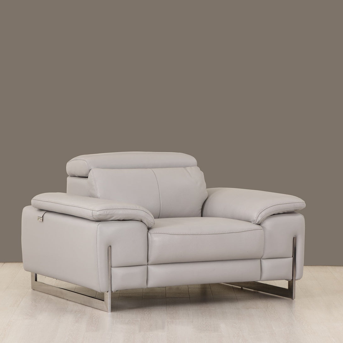 Divanitalia 636 Chair in Light Gray Leather - Angled View of Front of Chair