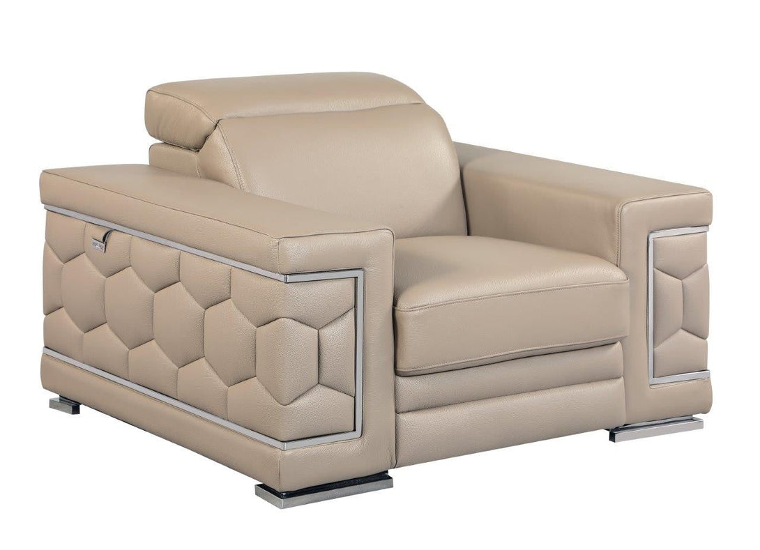 Divanitalia 692 Chair in Beige Leather - Angled View of Front of Chair on a White Transparent Background