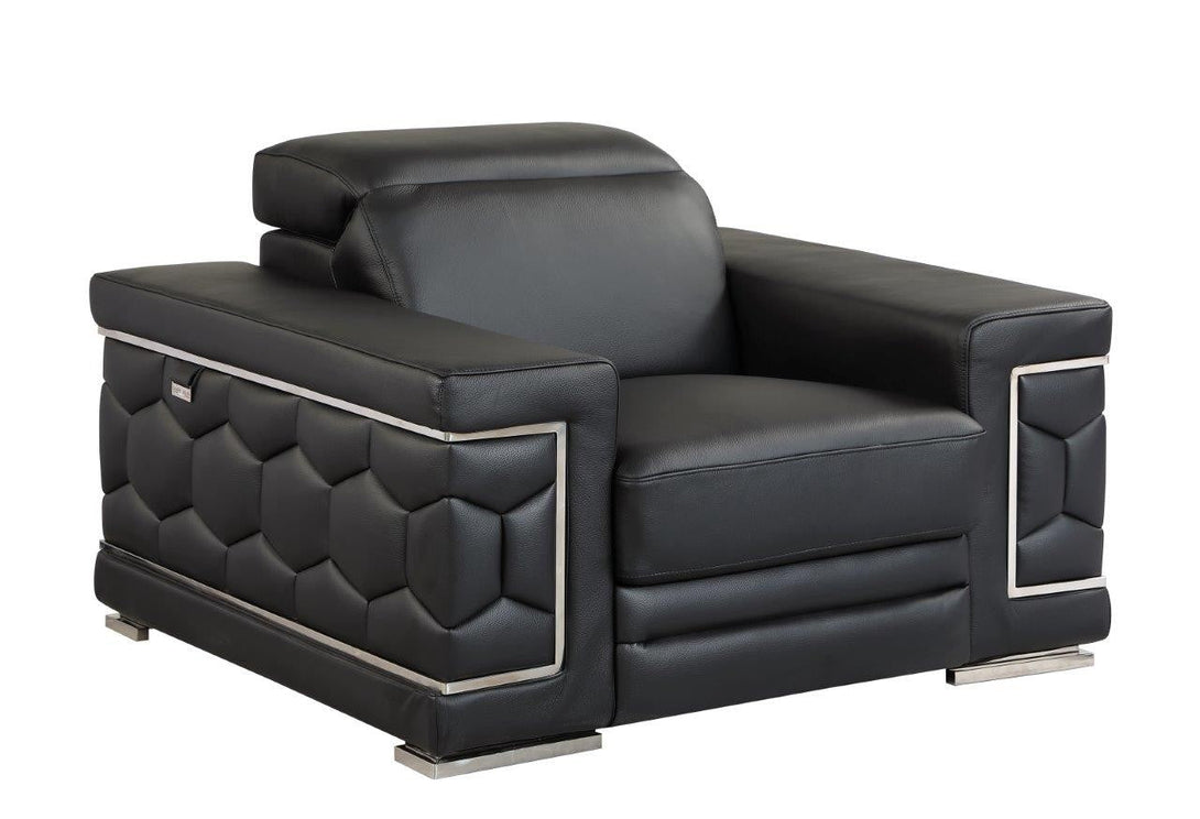 Divanitalia 692 Chair in Black Leather - Angled View of Front of Chair on a White Transparent Background