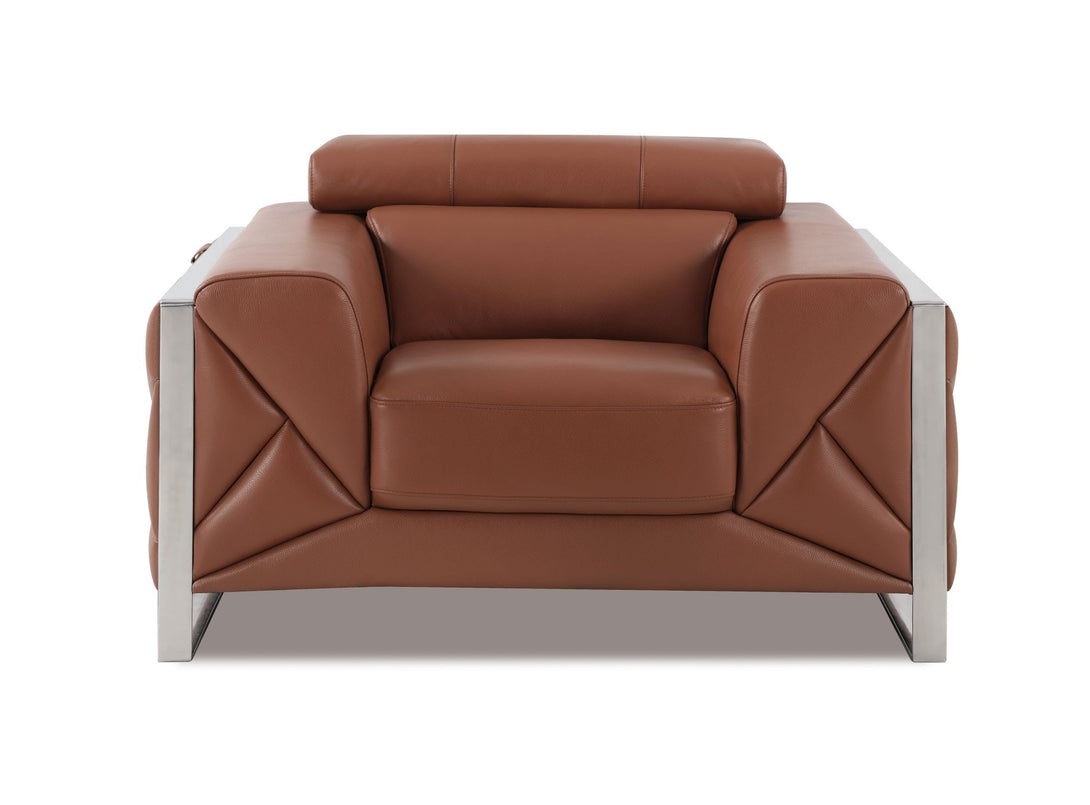 Divanitalia 903 Chair in Camel-Color Leather - View of Front of Chair on a White Transparent Background